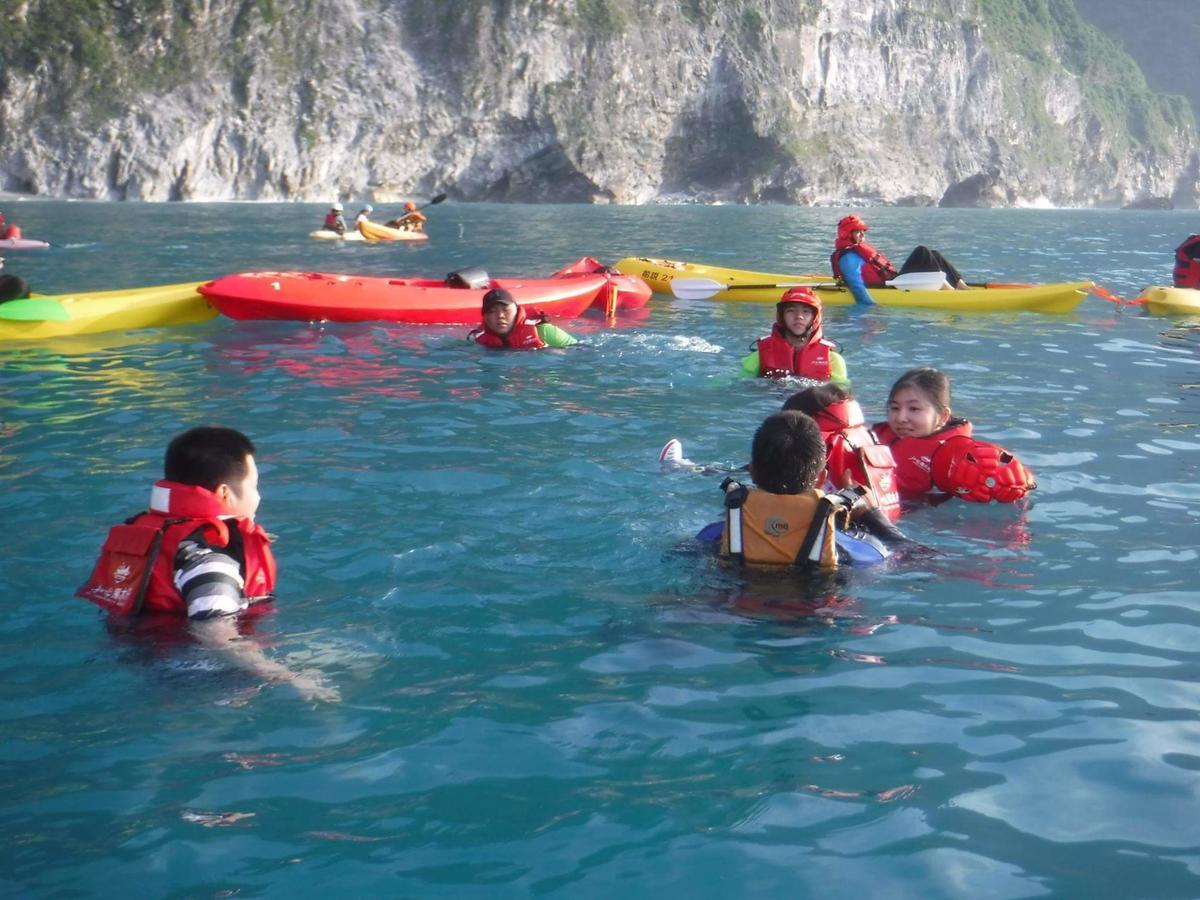 五葉松民宿-電梯民宿 近慈濟中小學及慈科大及人社院 Kota Hualien Bagian luar foto