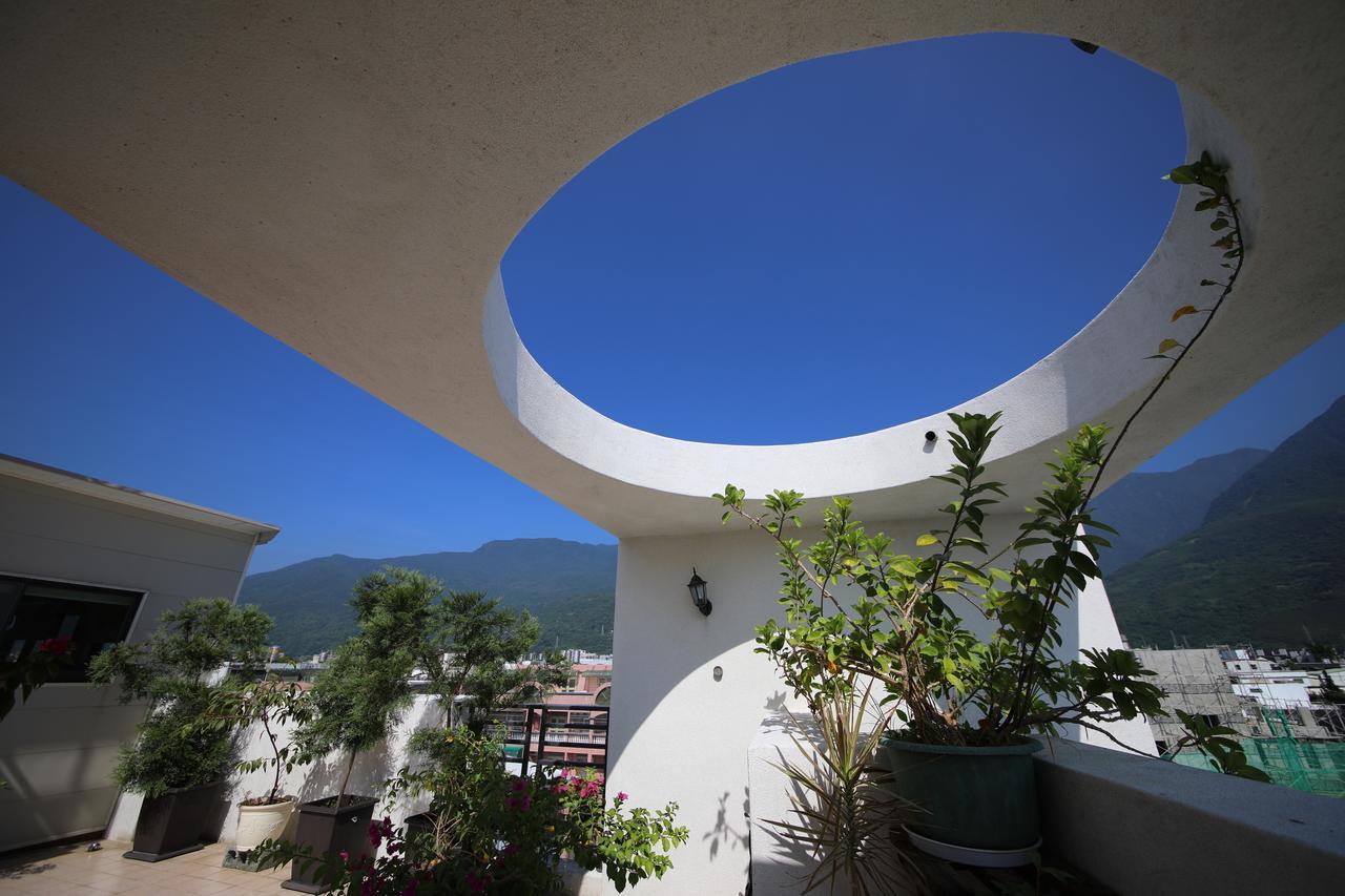 五葉松民宿-電梯民宿 近慈濟中小學及慈科大及人社院 Kota Hualien Bagian luar foto